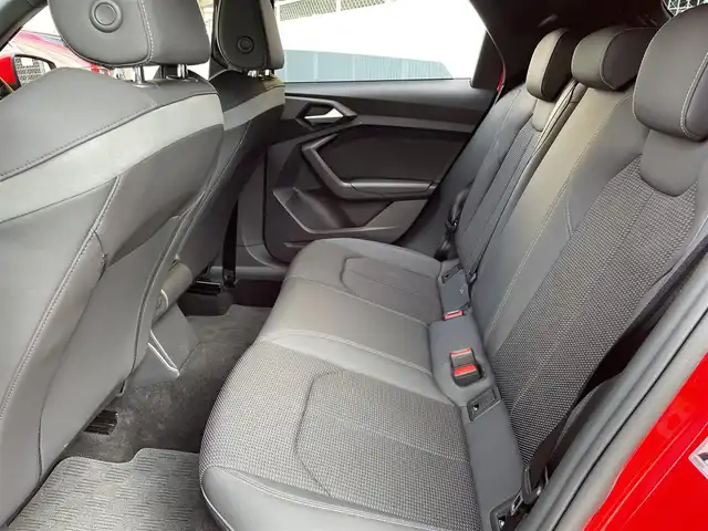 アウディ Ａ１ SB 35TFSI Sライン 和歌山県 2019(令1)年 3.6万km ミサノレッドパールエフェクト バーチャルコックピット /Sラインパッケージ/コントラストルーフ/ミサノレッド /AW19インチOP /コンビニエンスパッケージ/・リヤビューカメラ/・アドンバストキー/アシスタンスパッケージ /・ACC/・ハイビームアシスト/・レーンアシスト/・アウディセンスベーシック/ブラックエンブレエム（フォーリングス） /ワイヤレスチャージング /TV 　/Apple car play