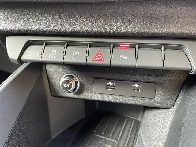 アウディ Ａ１ SB 35TFSI Sライン 和歌山県 2019(令1)年 3.6万km ミサノレッドパールエフェクト バーチャルコックピット /Sラインパッケージ/コントラストルーフ/ミサノレッド /AW19インチOP /コンビニエンスパッケージ/・リヤビューカメラ/・アドンバストキー/アシスタンスパッケージ /・ACC/・ハイビームアシスト/・レーンアシスト/・アウディセンスベーシック/ブラックエンブレエム（フォーリングス） /ワイヤレスチャージング /TV 　/Apple car play