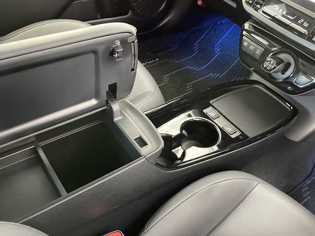 トヨタ プリウス A ツーリングセレ ブラックED 長野県 2022(令4)年 5万km ブラッキッシュアゲハガラスフレーク ４WD/パーキングアシスト/パノラミックビューモニター/ヘッドアップディスプレイ/トヨタセーフティセンス/プリクラッシュセーフティ/レーダークルーズコントロール/レーントレーシングアシスト/ロードサインアシスト/オートマチックハイビーム/AC100V1500Wアクセサリーコンセント/運転席パワーシート/前席シートヒーター/純正ナビ/（フルセグ/USB/Bluetooth/AppleCarPlay/AndroidAuto/ミラキャスト）/ドライブレコーダー/ETC2.0/LEDヘッドライト/２色切り替え式LEDフォグランプ/純正アルミホイール