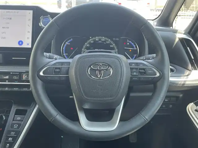 トヨタ ノア ハイブリッド 滋賀県 2023(令5)年 3.3万km スパークリングブラックパールクリスタルシャイン ガソリン/2WD/CVT/純正10.5インチナビ/(AM/FM/CD/DVD/Bluetooth/USB/フルセグTV)/純正フリップダウンモニター/ブラインドスポットモニター/バックカメラ/両側パワースライドドア/電動リアゲート/オットマン/ヘッドアップディスプレイ/ビルトインETC2.0/運転席・助手席　エアシート/シートヒーター/ハーフレザーシート/トヨタセーフティセンス/・レーンキープアシスト/・レーダークルーズコントロール/・プリクラッシュブレーキアシスト/・オートマチックハイビーム/横滑り防止システム/コーナーセンサー/電動サイドブレーキ/ステアリングヒーター/革巻きステアリング/ステアリングスイッチ/LEDヘッドライト/オートライト/プッシュスタート/スマートキー/純正フロアマット/純正ドアバイザー/電格ウインカーミラー