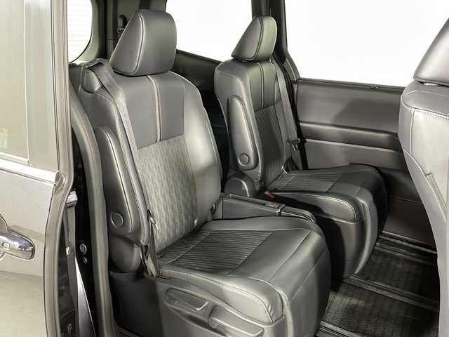 トヨタ ノア ハイブリッド S－Z 広島県 2023(令5)年 3.3万km スパークリングブラックパールクリスタルシャイン 禁煙車/純正１０．５型ナビ　/両側パワースライドドア　/後席モニター　/シートヒーター　/デジタルルームミラー　/バックカメラ　/レーダークルーズコントロール　/ステアリングヒーター　/フルセグ　/アダブティブLEDヘッドライト　/ETC/電動リアゲート/ユニバーサルステップ/ヘッドアップディスプレイ/純正17インチアルミホイール(205/55/R17)/エアバック（運転席/助手席/サイド/カーテン）