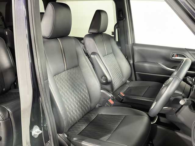 トヨタ ノア ハイブリッド S－Z 広島県 2023(令5)年 3.3万km スパークリングブラックパールクリスタルシャイン 禁煙車/純正１０．５型ナビ　/両側パワースライドドア　/後席モニター　/シートヒーター　/デジタルルームミラー　/バックカメラ　/レーダークルーズコントロール　/ステアリングヒーター　/フルセグ　/アダブティブLEDヘッドライト　/ETC/電動リアゲート/ユニバーサルステップ/ヘッドアップディスプレイ/純正17インチアルミホイール(205/55/R17)/エアバック（運転席/助手席/サイド/カーテン）