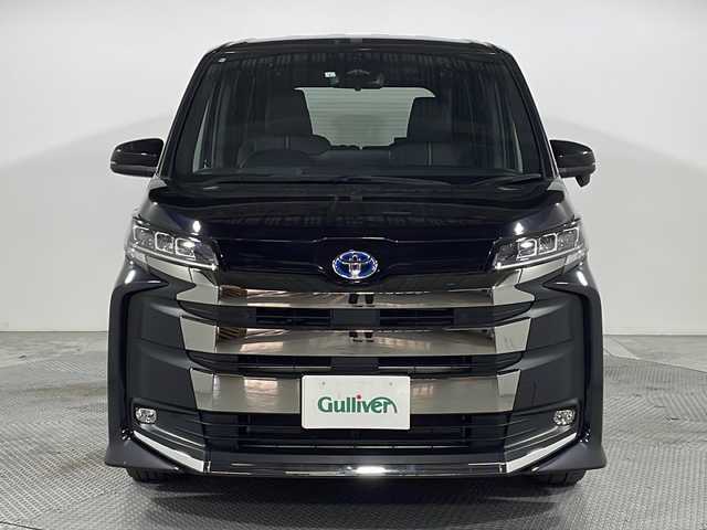 トヨタ ノア ハイブリッド S－Z 広島県 2023(令5)年 3.3万km スパークリングブラックパールクリスタルシャイン 禁煙車/純正１０．５型ナビ　/両側パワースライドドア　/後席モニター　/シートヒーター　/デジタルルームミラー　/バックカメラ　/レーダークルーズコントロール　/ステアリングヒーター　/フルセグ　/アダブティブLEDヘッドライト　/ETC/電動リアゲート/ユニバーサルステップ/ヘッドアップディスプレイ/純正17インチアルミホイール(205/55/R17)/エアバック（運転席/助手席/サイド/カーテン）