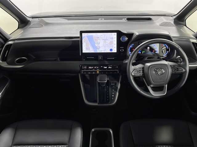 トヨタ ノア ハイブリッド S－Z 広島県 2023(令5)年 3.3万km スパークリングブラックパールクリスタルシャイン 禁煙車/純正１０．５型ナビ　/両側パワースライドドア　/後席モニター　/シートヒーター　/デジタルルームミラー　/バックカメラ　/レーダークルーズコントロール　/ステアリングヒーター　/フルセグ　/アダブティブLEDヘッドライト　/ETC/電動リアゲート/ユニバーサルステップ/ヘッドアップディスプレイ/純正17インチアルミホイール(205/55/R17)/エアバック（運転席/助手席/サイド/カーテン）