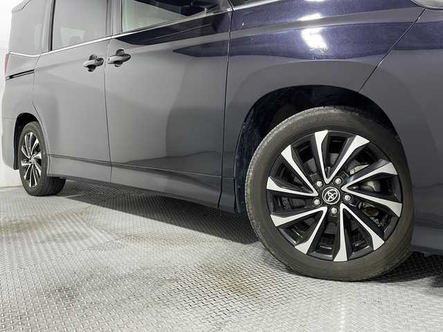 トヨタ ノア ハイブリッド S－Z 広島県 2023(令5)年 3.3万km スパークリングブラックパールクリスタルシャイン 禁煙車/純正１０．５型ナビ　/両側パワースライドドア　/後席モニター　/シートヒーター　/デジタルルームミラー　/バックカメラ　/レーダークルーズコントロール　/ステアリングヒーター　/フルセグ　/アダブティブLEDヘッドライト　/ETC/電動リアゲート/ユニバーサルステップ/ヘッドアップディスプレイ/純正17インチアルミホイール(205/55/R17)/エアバック（運転席/助手席/サイド/カーテン）