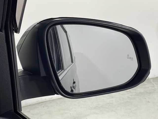 トヨタ ノア ハイブリッド S－Z 広島県 2023(令5)年 3.3万km スパークリングブラックパールクリスタルシャイン 禁煙車/純正１０．５型ナビ　/両側パワースライドドア　/後席モニター　/シートヒーター　/デジタルルームミラー　/バックカメラ　/レーダークルーズコントロール　/ステアリングヒーター　/フルセグ　/アダブティブLEDヘッドライト　/ETC/電動リアゲート/ユニバーサルステップ/ヘッドアップディスプレイ/純正17インチアルミホイール(205/55/R17)/エアバック（運転席/助手席/サイド/カーテン）