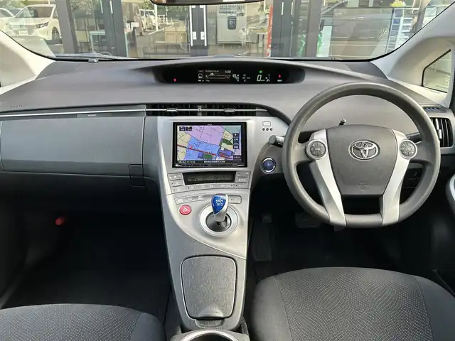 トヨタ プリウス S 栃木県 2013(平25)年 6.6万km ブラック 社外ナビ/フルセグTV/DVD/Bluetooth/バックカメラ/ビルトインETC/前ドライブレコーダー/プッシュスタート/オートライト/ハロゲンフォグランプ/アイドリングストップ/横滑り防止装置/ドアバイザー/電動格納ミラー/パワーモード