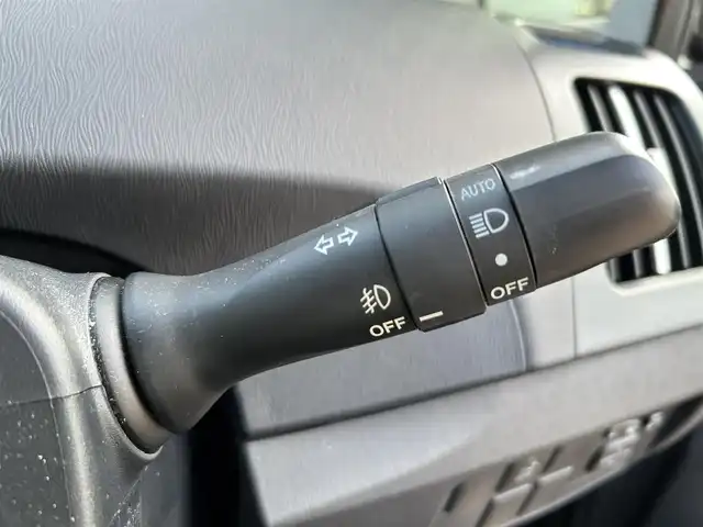 トヨタ プリウス S 栃木県 2013(平25)年 6.6万km ブラック 社外ナビ/フルセグTV/DVD/Bluetooth/バックカメラ/ビルトインETC/前ドライブレコーダー/プッシュスタート/オートライト/ハロゲンフォグランプ/アイドリングストップ/横滑り防止装置/ドアバイザー/電動格納ミラー/パワーモード