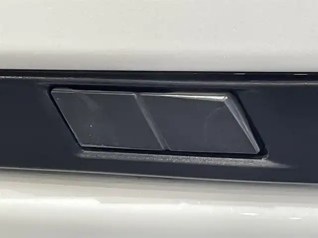トヨタ ヴォクシー S－Z 愛知県 2022(令4)年 3.2万km ホワイトパールクリスタルシャイン 純正１０．５インチディスプレイオーディオＰｌｕｓ　/(AM/FM/フルセグTV/USB/HDMI/CarPlay/Miracast/Bluetooth)/純正フリップダウンモニター　/快適利便パッケージHigh　/　　-ハンズフリー両側パワースライドドア/　　-パワーバックドア/　　-ナノイーX/　　-ステアリングヒーター/　　-キャプテンシート＋オットマン/アドバンスドライブ　/トヨタセーフティセンス　/　　-プリクラッシュセーフティ/　　-レーントレーニングアシスト＋レーンディパーチャーアラート/　　-レーダークルーズコントロール/　　-オートマチックハイビーム/　　-ロードサインアシスト/　　-発進遅れ告知機能/ブラインドスポットモニター/ドライブレコーダー　/ビルトインＥＴＣ２．０/バックカメラ/LEDヘッドライト/LEDフォグランプ