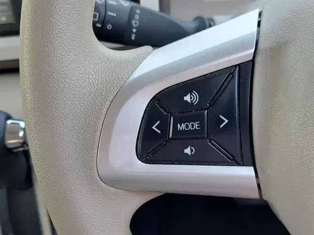 ダイハツ ムーヴ キャンバス X メイクアップ リミテッド SAⅢ 東京都 2019(平31)年 4.1万km パールホワイトⅢ/ナチュラルベージュマイカメタリック 2トーン 純正ナビ/アラウンドビューモニター/ワンオーナー/純正フロアマット/プッシュスタート/フロントフォグランプ/フルセグテレビ/Bluetooth/衝突軽減ブレーキ/横滑り防止装置/キーレスエントリー/USB入力端子/両側パワースライドドア/オートマティックハイビーム/新車保証書/取扱説明書