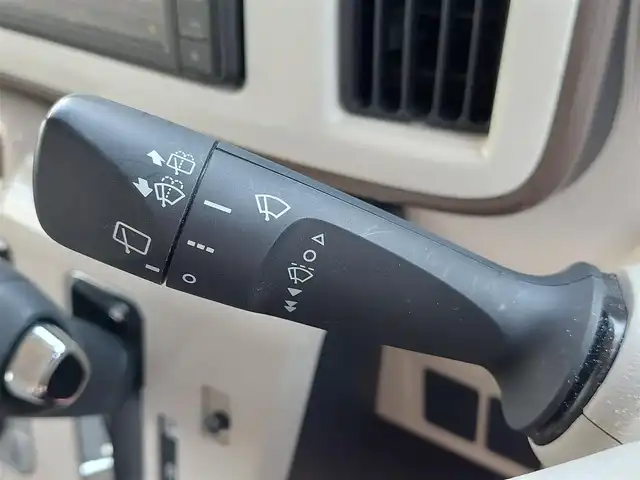ダイハツ ムーヴ キャンバス X メイクアップ リミテッド SAⅢ 東京都 2019(平31)年 4.1万km パールホワイトⅢ/ナチュラルベージュマイカメタリック 2トーン 純正ナビ/アラウンドビューモニター/ワンオーナー/純正フロアマット/プッシュスタート/フロントフォグランプ/フルセグテレビ/Bluetooth/衝突軽減ブレーキ/横滑り防止装置/キーレスエントリー/USB入力端子/両側パワースライドドア/オートマティックハイビーム/新車保証書/取扱説明書
