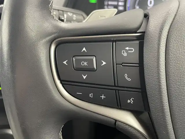 レクサス ＵＸ 300e バージョンC 愛知県 2021(令3)年 1.2万km ソニッククォーツ レクサスセーフティセンス/　　・プリクラッシュセーフティ/　　・レーントレーシングアシスト/　　・レーンディバーチャーアラート/　　・レーダークルーズコントロール/　　・オートマチックハイビーム/　　・ロードサインアシスト/パノラミックビューモニター/ブラインドスポットモニター/純正12.3インチナビ/　　・CD/DVD/BT/フルセグ/マークレビンソンプレミアムサラウンド/ドライブレコーダー/ビルトインETC2.0/革巻きステアリング/ステアリングリモコン/パドルシフト/ステアリングヒーター/パワーシート（前席）/シートヒーター（全席）/ベンチレーション（前席）/AC100V/パワーバックドア/純正LEDヘッドライト/フォグランプ/純正18インチアルミホイール/充電ケーブル有