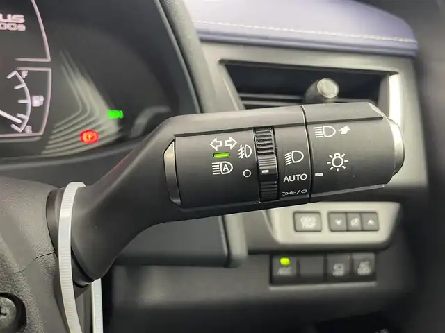 レクサス ＵＸ 300e バージョンC 愛知県 2021(令3)年 1.2万km ソニッククォーツ レクサスセーフティセンス/　　・プリクラッシュセーフティ/　　・レーントレーシングアシスト/　　・レーンディバーチャーアラート/　　・レーダークルーズコントロール/　　・オートマチックハイビーム/　　・ロードサインアシスト/パノラミックビューモニター/ブラインドスポットモニター/純正12.3インチナビ/　　・CD/DVD/BT/フルセグ/マークレビンソンプレミアムサラウンド/ドライブレコーダー/ビルトインETC2.0/革巻きステアリング/ステアリングリモコン/パドルシフト/ステアリングヒーター/パワーシート（前席）/シートヒーター（全席）/ベンチレーション（前席）/AC100V/パワーバックドア/純正LEDヘッドライト/フォグランプ/純正18インチアルミホイール/充電ケーブル有