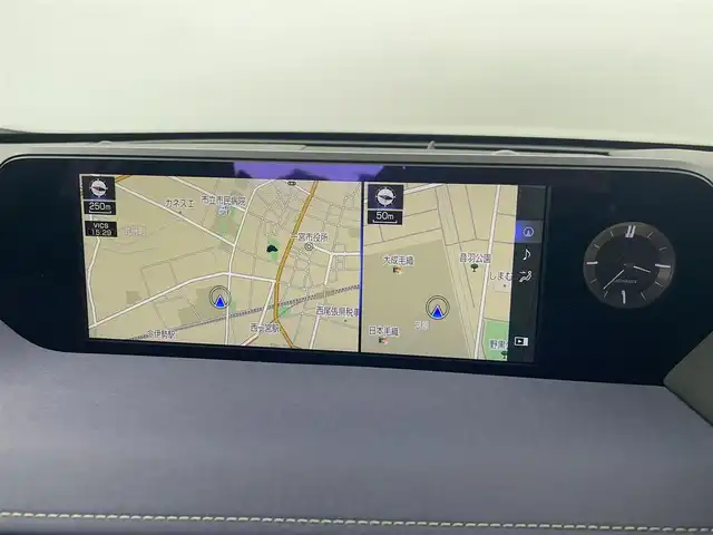 レクサス ＵＸ 300e バージョンC 愛知県 2021(令3)年 1.2万km ソニッククォーツ レクサスセーフティセンス/　　・プリクラッシュセーフティ/　　・レーントレーシングアシスト/　　・レーンディバーチャーアラート/　　・レーダークルーズコントロール/　　・オートマチックハイビーム/　　・ロードサインアシスト/パノラミックビューモニター/ブラインドスポットモニター/純正12.3インチナビ/　　・CD/DVD/BT/フルセグ/マークレビンソンプレミアムサラウンド/ドライブレコーダー/ビルトインETC2.0/革巻きステアリング/ステアリングリモコン/パドルシフト/ステアリングヒーター/パワーシート（前席）/シートヒーター（全席）/ベンチレーション（前席）/AC100V/パワーバックドア/純正LEDヘッドライト/フォグランプ/純正18インチアルミホイール/充電ケーブル有