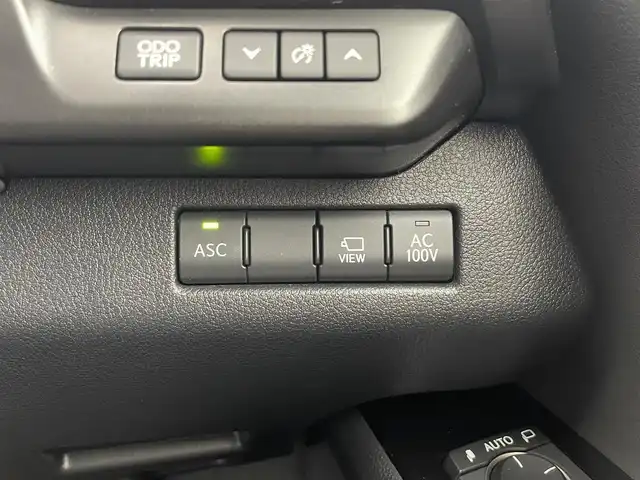 レクサス ＵＸ 300e バージョンC 愛知県 2021(令3)年 1.2万km ソニッククォーツ レクサスセーフティセンス/　　・プリクラッシュセーフティ/　　・レーントレーシングアシスト/　　・レーンディバーチャーアラート/　　・レーダークルーズコントロール/　　・オートマチックハイビーム/　　・ロードサインアシスト/パノラミックビューモニター/ブラインドスポットモニター/純正12.3インチナビ/　　・CD/DVD/BT/フルセグ/マークレビンソンプレミアムサラウンド/ドライブレコーダー/ビルトインETC2.0/革巻きステアリング/ステアリングリモコン/パドルシフト/ステアリングヒーター/パワーシート（前席）/シートヒーター（全席）/ベンチレーション（前席）/AC100V/パワーバックドア/純正LEDヘッドライト/フォグランプ/純正18インチアルミホイール/充電ケーブル有