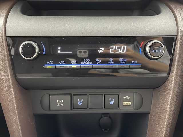 トヨタ ヤリスクロス ハイブリッド Z 宮城県 2021(令3)年 5万km ホワイトパールクリスタルシャイン 純正ディスプレイオーディオナビ/パノラミックビューモニター/パワーバックドア/CD/DVDプレーヤー/フルセグTV/パワーシート/BSM/RCTA/アダプティブクルーズコントロール/プリクラッシュセーフティ/レーントレーシングアシスト/オートマチックハイビーム/クリアランスソナー/ビルトインETC/ドライブレコーダー/スマートフォン連携/スペアタイヤ/禁煙車