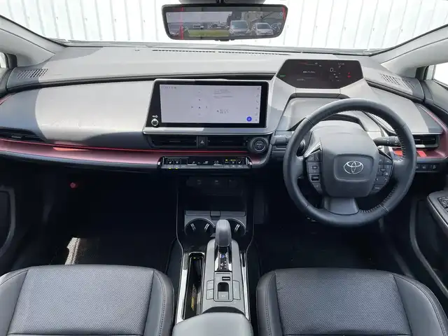トヨタ プリウス Z 福岡県 2023(令5)年 2.3万km プラチナホワイトパールマイカ トヨタセーフティセンス/PCS/LDA/クリアランスソナー/BSM/パノラマルーフ/純正１２．３インチディスプレイオーディオ/フルセグTV/BT/AM/FM/Miracast/全周囲カメラ/デジタルインナーミラー/黒革シート/D席シートメモリー/〃パワーシート/前席シートヒーター/〃シートベンチレーション/ステアリングヒーター/パワーバックドア/レーダークルーズコントロール/パーキングアシスト/スマートキー/プッシュスタート/ビルトインETC2.0/ワイヤレス充電/電動パーキング/ブレーキホールド/AC100V/純正19AW/LEDオートライト/オートハイビーム/フォグランプ