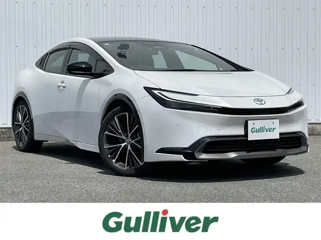 トヨタ プリウス Z 福岡県 2023(令5)年 2.3万km プラチナホワイトパールマイカ トヨタセーフティセンス/PCS/LDA/クリアランスソナー/BSM/パノラマルーフ/純正１２．３インチディスプレイオーディオ/フルセグTV/BT/AM/FM/Miracast/全周囲カメラ/デジタルインナーミラー/黒革シート/D席シートメモリー/〃パワーシート/前席シートヒーター/〃シートベンチレーション/ステアリングヒーター/パワーバックドア/レーダークルーズコントロール/パーキングアシスト/スマートキー/プッシュスタート/ビルトインETC2.0/ワイヤレス充電/電動パーキング/ブレーキホールド/AC100V/純正19AW/LEDオートライト/オートハイビーム/フォグランプ