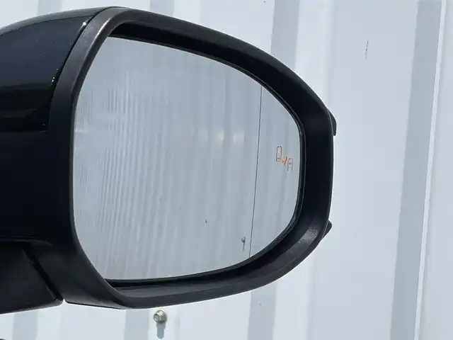 トヨタ プリウス Z 福岡県 2023(令5)年 2.3万km プラチナホワイトパールマイカ トヨタセーフティセンス/PCS/LDA/クリアランスソナー/BSM/パノラマルーフ/純正１２．３インチディスプレイオーディオ/フルセグTV/BT/AM/FM/Miracast/全周囲カメラ/デジタルインナーミラー/黒革シート/D席シートメモリー/〃パワーシート/前席シートヒーター/〃シートベンチレーション/ステアリングヒーター/パワーバックドア/レーダークルーズコントロール/パーキングアシスト/スマートキー/プッシュスタート/ビルトインETC2.0/ワイヤレス充電/電動パーキング/ブレーキホールド/AC100V/純正19AW/LEDオートライト/オートハイビーム/フォグランプ