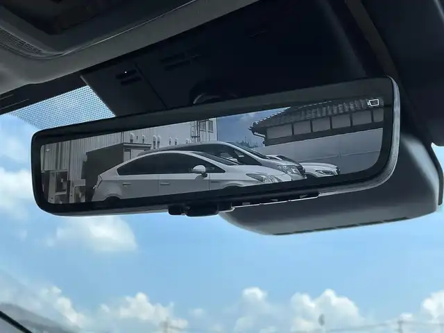 トヨタ プリウス Z 福岡県 2023(令5)年 2.3万km プラチナホワイトパールマイカ トヨタセーフティセンス/PCS/LDA/クリアランスソナー/BSM/パノラマルーフ/純正１２．３インチディスプレイオーディオ/フルセグTV/BT/AM/FM/Miracast/全周囲カメラ/デジタルインナーミラー/黒革シート/D席シートメモリー/〃パワーシート/前席シートヒーター/〃シートベンチレーション/ステアリングヒーター/パワーバックドア/レーダークルーズコントロール/パーキングアシスト/スマートキー/プッシュスタート/ビルトインETC2.0/ワイヤレス充電/電動パーキング/ブレーキホールド/AC100V/純正19AW/LEDオートライト/オートハイビーム/フォグランプ