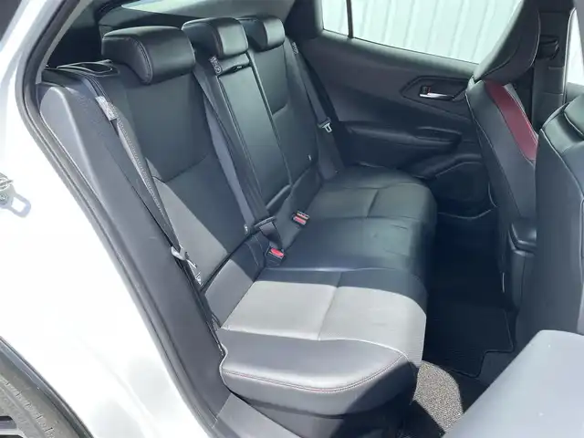 トヨタ プリウス Z 福岡県 2023(令5)年 2.3万km プラチナホワイトパールマイカ トヨタセーフティセンス/PCS/LDA/クリアランスソナー/BSM/パノラマルーフ/純正１２．３インチディスプレイオーディオ/フルセグTV/BT/AM/FM/Miracast/全周囲カメラ/デジタルインナーミラー/黒革シート/D席シートメモリー/〃パワーシート/前席シートヒーター/〃シートベンチレーション/ステアリングヒーター/パワーバックドア/レーダークルーズコントロール/パーキングアシスト/スマートキー/プッシュスタート/ビルトインETC2.0/ワイヤレス充電/電動パーキング/ブレーキホールド/AC100V/純正19AW/LEDオートライト/オートハイビーム/フォグランプ