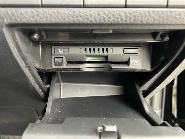 トヨタ カムリ WS 埼玉県 2023(令5)年 2.2万km アティチュードブラックマイカ 純正オーディオディスプレイ（ナビ機能なし）/バックカメラ/追従式クルーズコントロール/BSM/前後ドライブレコーダー/パワーシート/ビルトインETC/純正アルミホイール/パドルシフト/オートマティックハイビーム/衝突軽減システム/レーンキープアシスト/前後コーナーセンサー/純正フロアマット/ハーフレザーシート/ブレードホールド