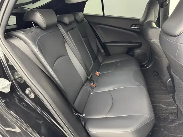 トヨタ プリウス S ツーリングセレクション 福岡県 2018(平30)年 8.8万km アティチュードブラックマイカ モデリスタエアロ、１７インチＡＷ　/純正９型ナビ　/ビルトインＥＴＣ　/前方ドライブレコーダー　/コーナーセンサー　/衝突軽減ブレーキ　/レーンキープ　/オートマチックハイビーム　/シートヒーター　/ＬＥＤヘッドライト