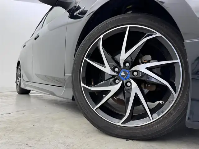 トヨタ プリウス S ツーリングセレクション 福岡県 2018(平30)年 8.8万km アティチュードブラックマイカ モデリスタエアロ、１７インチＡＷ　/純正９型ナビ　/ビルトインＥＴＣ　/前方ドライブレコーダー　/コーナーセンサー　/衝突軽減ブレーキ　/レーンキープ　/オートマチックハイビーム　/シートヒーター　/ＬＥＤヘッドライト