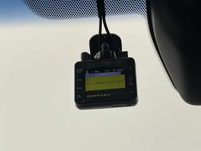 三菱 デリカＤ：５ G パワーパッケージ 埼玉県 2022(令4)年 1.8万km ホワイトダイヤモンド 純正１０．１インチナビ　マルチアラウンドモニター　ＥＴＣ　前後ドライブレコーダー　ｅ－アシスト　レーダークルーズコントロール　シートヒーター　ステアリングヒーター　ＡＣ１００Ｖ　ＨＤＭＩ　ＬＥＤライト