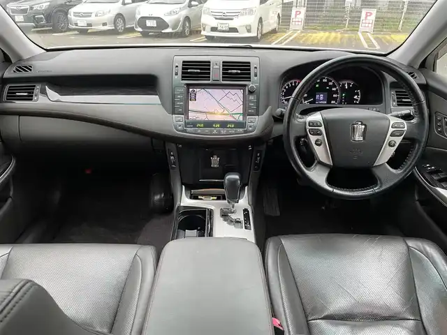 トヨタ クラウン アスリート i－Four 宮城県 2010(平22)年 14.6万km ホワイトパールクリスタルシャイン 純正ナビ/フルセグＴＶ/TRD　sportivoエアロ/ＡＭ／ＦＭ／ＣＤ／ＤＶＤ／ＵＳＢ　/クルーズコントロール/横滑り防止装置/アイドリングストップ/前席シートヒーター/前席パワーシート/オートライト（ＬＥＤ）　/スペアキー×１/スマートキー/社外フロアマット