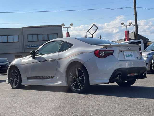 トヨタ ８６ GT リミテッド 群馬県 2012(平24)年 7.2万km サテンホワイトパール 6速MT/モデリスタエアロ/純正ナビ(NSCD-W61)/CD・DVD・SD/Bluetooth・ワンセグTV/バックカメラ/ETC/前席シートヒーター/横滑り防止装置/オートライト/純正アルミホイール/純正フロアマット/後期テールランプ/プッシュスタート/スマートキー
