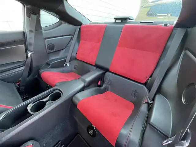 トヨタ ８６ GT リミテッド 群馬県 2012(平24)年 7.2万km サテンホワイトパール 6速MT/モデリスタエアロ/純正ナビ(NSCD-W61)/CD・DVD・SD/Bluetooth・ワンセグTV/バックカメラ/ETC/前席シートヒーター/横滑り防止装置/オートライト/純正アルミホイール/純正フロアマット/後期テールランプ/プッシュスタート/スマートキー