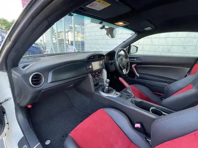 トヨタ ８６ GT リミテッド 群馬県 2012(平24)年 7.2万km サテンホワイトパール 6速MT/モデリスタエアロ/純正ナビ(NSCD-W61)/CD・DVD・SD/Bluetooth・ワンセグTV/バックカメラ/ETC/前席シートヒーター/横滑り防止装置/オートライト/純正アルミホイール/純正フロアマット/後期テールランプ/プッシュスタート/スマートキー