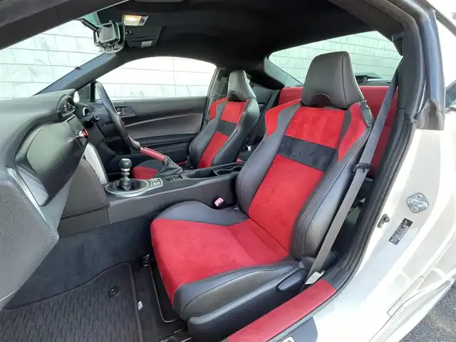 トヨタ ８６ GT リミテッド 群馬県 2012(平24)年 7.2万km サテンホワイトパール 6速MT/モデリスタエアロ/純正ナビ(NSCD-W61)/CD・DVD・SD/Bluetooth・ワンセグTV/バックカメラ/ETC/前席シートヒーター/横滑り防止装置/オートライト/純正アルミホイール/純正フロアマット/後期テールランプ/プッシュスタート/スマートキー