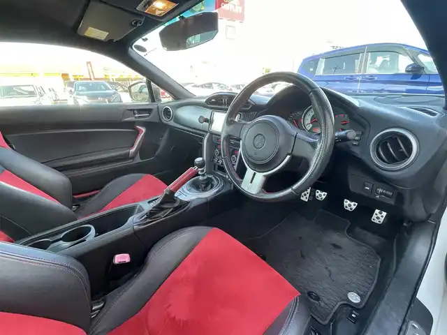 トヨタ ８６ GT リミテッド 群馬県 2012(平24)年 7.2万km サテンホワイトパール 6速MT/モデリスタエアロ/純正ナビ(NSCD-W61)/CD・DVD・SD/Bluetooth・ワンセグTV/バックカメラ/ETC/前席シートヒーター/横滑り防止装置/オートライト/純正アルミホイール/純正フロアマット/後期テールランプ/プッシュスタート/スマートキー