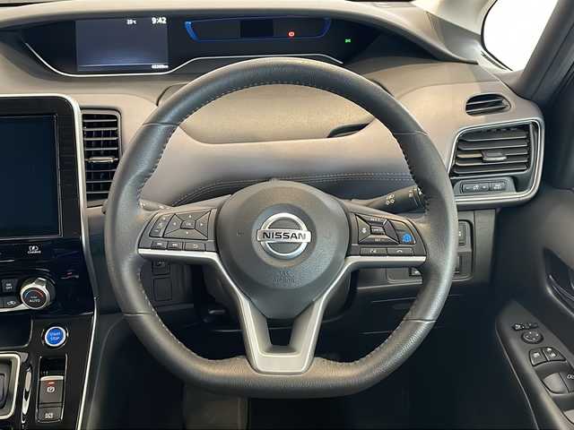 日産 セレナ e－パワー ハイウェイスター V 福井県 2020(令2)年 4.6万km サンライズオレンジ/ダイヤモンドブラック 純正10インチメモリーナビ/フルセグTV/BT/CD/DVD/BL/USB/アラウンドビューモニター/フリップダウンモニター/セーフティアシスト/・プロパイロット/・インテリジェントエマージェンシーブレーキ/・インテリジェントLI(車線逸脱防止支援システム)/・LDW(車線逸脱警報)/・インテリジェントBSI(後側方衝突防止支援システム)/・BSW(後側方車両検知警報)/・RCTA(後退時車両検知警報)/・標識検知機能/コーナーセンサー/インテリジェントルームミラー/ETC/前後ドライブレコーダー/両側パワースライドドア/オートライト/LEDヘッドライト/純正15インチアルミホイール/プッシュスタート/スマートキー