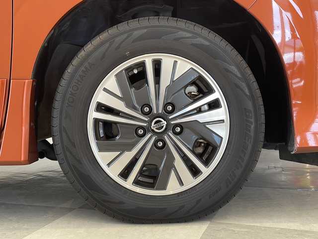 日産 セレナ e－パワー ハイウェイスター V 福井県 2020(令2)年 4.6万km サンライズオレンジ/ダイヤモンドブラック 純正10インチメモリーナビ/フルセグTV/BT/CD/DVD/BL/USB/アラウンドビューモニター/フリップダウンモニター/セーフティアシスト/・プロパイロット/・インテリジェントエマージェンシーブレーキ/・インテリジェントLI(車線逸脱防止支援システム)/・LDW(車線逸脱警報)/・インテリジェントBSI(後側方衝突防止支援システム)/・BSW(後側方車両検知警報)/・RCTA(後退時車両検知警報)/・標識検知機能/コーナーセンサー/インテリジェントルームミラー/ETC/前後ドライブレコーダー/両側パワースライドドア/オートライト/LEDヘッドライト/純正15インチアルミホイール/プッシュスタート/スマートキー