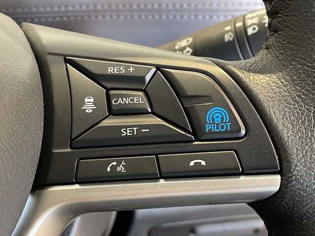 日産 セレナ e－パワー ハイウェイスター V 福井県 2020(令2)年 4.6万km サンライズオレンジ/ダイヤモンドブラック 純正10インチメモリーナビ/フルセグTV/BT/CD/DVD/BL/USB/アラウンドビューモニター/フリップダウンモニター/セーフティアシスト/・プロパイロット/・インテリジェントエマージェンシーブレーキ/・インテリジェントLI(車線逸脱防止支援システム)/・LDW(車線逸脱警報)/・インテリジェントBSI(後側方衝突防止支援システム)/・BSW(後側方車両検知警報)/・RCTA(後退時車両検知警報)/・標識検知機能/コーナーセンサー/インテリジェントルームミラー/ETC/前後ドライブレコーダー/両側パワースライドドア/オートライト/LEDヘッドライト/純正15インチアルミホイール/プッシュスタート/スマートキー