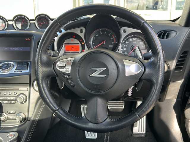 日産 フェアレディ Ｚ 静岡県 2010(平22)年 7.5万km ダイヤモンドブラック 純正ナビ/・（Bluetooth/フルセグTV/AUX/CD/DVD/ラジオ）/主要装備/・バックカメラ/・パドルシフト/・ステアリングリモコン/・HIDヘッドライト/・フォグランプ/・ETC/・サイドカーテンエアバック/・VDC/・マニュアルエアコン/・インテリキー/・オートパワーウィンドウ/・オートライト