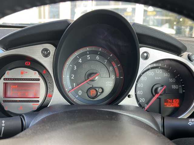 日産 フェアレディ Ｚ 静岡県 2010(平22)年 7.5万km ダイヤモンドブラック 純正ナビ/・（Bluetooth/フルセグTV/AUX/CD/DVD/ラジオ）/主要装備/・バックカメラ/・パドルシフト/・ステアリングリモコン/・HIDヘッドライト/・フォグランプ/・ETC/・サイドカーテンエアバック/・VDC/・マニュアルエアコン/・インテリキー/・オートパワーウィンドウ/・オートライト