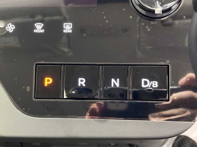 日産 セレナ e－パワー ハイウェイスター V 群馬県 2025(令7)年 0.1千km パールⅡ 登録未使用車　純正１２．３型ナビ　フルセグＴＶ　全周囲カメラ　ワイヤレス充電　アダプティブクルーズコントロール　ブラインドスポットモニター　両側電動スライドドア　デジタルインナーミラー　ＥＴＣ２．０