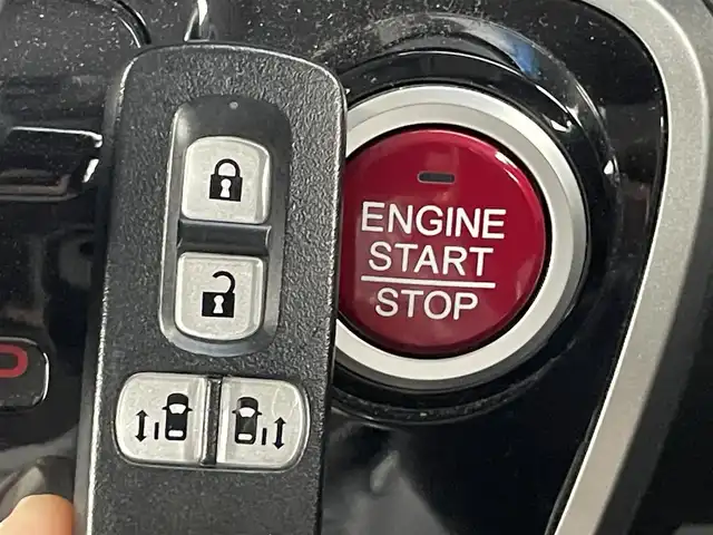 ホンダ Ｎ ＢＯＸ カスタム SSパッケージ 千葉県 2015(平27)年 1.9万km プレミアムホワイトパール あんしんパッケージ/・衝突軽減ブレーキ/誤発進抑制/純正メモリナビ(VXM-155VSi)/・ワンセグ/BT/DVD/CD/USB/バックカメラ/ステアリングスイッチ/ETC/両側パワースライドドア/HIDヘッドライト/オートライト/フォグライト/スマートキー/プッシュスタート/純正フロアマット/純正14インチAW