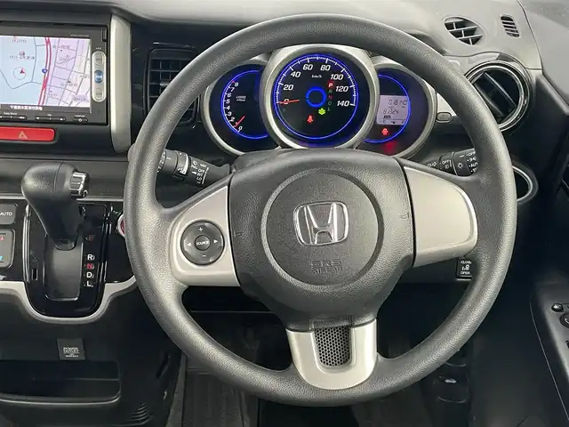 ホンダ Ｎ ＢＯＸ カスタム SSパッケージ 千葉県 2015(平27)年 1.9万km プレミアムホワイトパール あんしんパッケージ/・衝突軽減ブレーキ/誤発進抑制/純正メモリナビ(VXM-155VSi)/・ワンセグ/BT/DVD/CD/USB/バックカメラ/ステアリングスイッチ/ETC/両側パワースライドドア/HIDヘッドライト/オートライト/フォグライト/スマートキー/プッシュスタート/純正フロアマット/純正14インチAW
