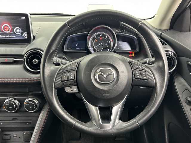 マツダ デミオ XD ツーリング 三重県 2015(平27)年 3.7万km スノーフレイクホワイトパールマイカ /禁煙車//マツダコネクトナビ//バックカメラ//ブラインドスポットモニター//ヘッドアップディスプレイ//クルーズコントロール//ETC//パドルシフト//前後ドライブレコーダー//レーディパーチャーアラート//革巻きステアリング//ステアリングスイッチ//オートライト