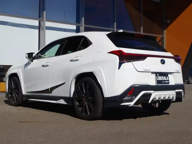 レクサス ＵＸ 200 Fスポーツ 岐阜県 2019(平31)年 4.7万km ホワイトノーヴァガラスフレーク TRDアンダーフルエアロ/TRDエアロフェンダー/TRDエアロダイナミクスミラーカバー/F SPORT専用スピンドルグリル/Lexus Safety System/プリクラッシュセーフティ/レーントレーシングアシスト/レーダークルーズコントロール/オートマチックハイビーム/LEDヘッドライト/LEDフォグライト、コーナーリングライト/ロードサインアシスト/先行車発進告知機能/アクティブサウンドコントロール/純正ナビゲーション/10.3インチワイドディスプレイ/地上デジタルTV/レクサスUXプレミアムサウンドシステム/Bluetooth/バックカメラ