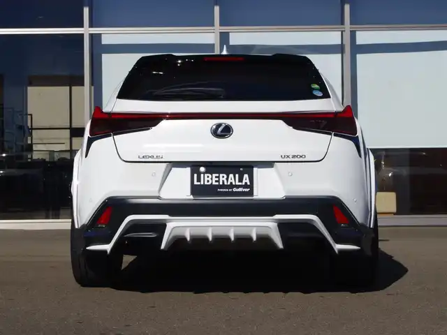 レクサス ＵＸ 200 Fスポーツ 岐阜県 2019(平31)年 4.7万km ホワイトノーヴァガラスフレーク TRDアンダーフルエアロ/TRDエアロフェンダー/TRDエアロダイナミクスミラーカバー/F SPORT専用スピンドルグリル/Lexus Safety System/プリクラッシュセーフティ/レーントレーシングアシスト/レーダークルーズコントロール/オートマチックハイビーム/LEDヘッドライト/LEDフォグライト、コーナーリングライト/ロードサインアシスト/先行車発進告知機能/アクティブサウンドコントロール/純正ナビゲーション/10.3インチワイドディスプレイ/地上デジタルTV/レクサスUXプレミアムサウンドシステム/Bluetooth/バックカメラ