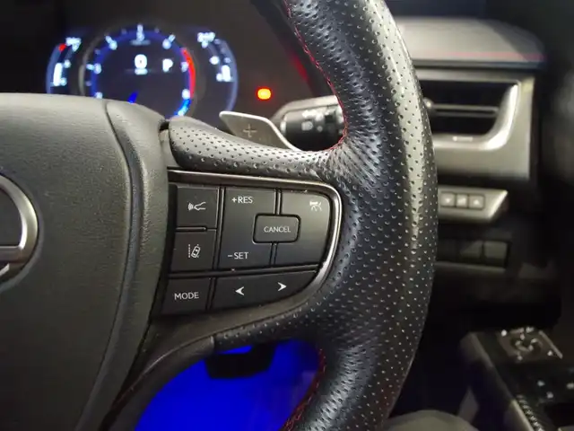 レクサス ＵＸ 200 Fスポーツ 岐阜県 2019(平31)年 4.7万km ホワイトノーヴァガラスフレーク TRDアンダーフルエアロ/TRDエアロフェンダー/TRDエアロダイナミクスミラーカバー/F SPORT専用スピンドルグリル/Lexus Safety System/プリクラッシュセーフティ/レーントレーシングアシスト/レーダークルーズコントロール/オートマチックハイビーム/LEDヘッドライト/LEDフォグライト、コーナーリングライト/ロードサインアシスト/先行車発進告知機能/アクティブサウンドコントロール/純正ナビゲーション/10.3インチワイドディスプレイ/地上デジタルTV/レクサスUXプレミアムサウンドシステム/Bluetooth/バックカメラ