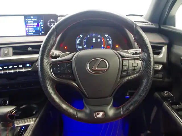 レクサス ＵＸ 200 Fスポーツ 岐阜県 2019(平31)年 4.7万km ホワイトノーヴァガラスフレーク TRDアンダーフルエアロ/TRDエアロフェンダー/TRDエアロダイナミクスミラーカバー/F SPORT専用スピンドルグリル/Lexus Safety System/プリクラッシュセーフティ/レーントレーシングアシスト/レーダークルーズコントロール/オートマチックハイビーム/LEDヘッドライト/LEDフォグライト、コーナーリングライト/ロードサインアシスト/先行車発進告知機能/アクティブサウンドコントロール/純正ナビゲーション/10.3インチワイドディスプレイ/地上デジタルTV/レクサスUXプレミアムサウンドシステム/Bluetooth/バックカメラ