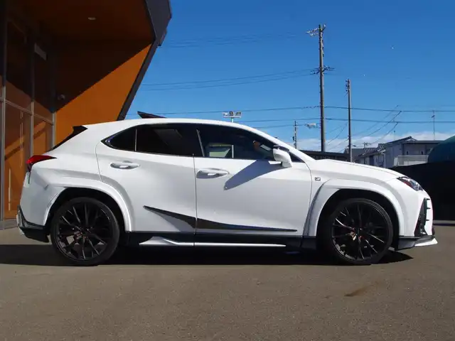 レクサス ＵＸ 200 Fスポーツ 岐阜県 2019(平31)年 4.7万km ホワイトノーヴァガラスフレーク TRDアンダーフルエアロ/TRDエアロフェンダー/TRDエアロダイナミクスミラーカバー/F SPORT専用スピンドルグリル/Lexus Safety System/プリクラッシュセーフティ/レーントレーシングアシスト/レーダークルーズコントロール/オートマチックハイビーム/LEDヘッドライト/LEDフォグライト、コーナーリングライト/ロードサインアシスト/先行車発進告知機能/アクティブサウンドコントロール/純正ナビゲーション/10.3インチワイドディスプレイ/地上デジタルTV/レクサスUXプレミアムサウンドシステム/Bluetooth/バックカメラ