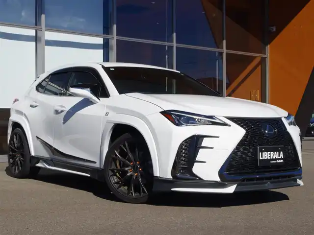 レクサス ＵＸ 200 Fスポーツ 岐阜県 2019(平31)年 4.7万km ホワイトノーヴァガラスフレーク TRDアンダーフルエアロ/TRDエアロフェンダー/TRDエアロダイナミクスミラーカバー/F SPORT専用スピンドルグリル/Lexus Safety System/プリクラッシュセーフティ/レーントレーシングアシスト/レーダークルーズコントロール/オートマチックハイビーム/LEDヘッドライト/LEDフォグライト、コーナーリングライト/ロードサインアシスト/先行車発進告知機能/アクティブサウンドコントロール/純正ナビゲーション/10.3インチワイドディスプレイ/地上デジタルTV/レクサスUXプレミアムサウンドシステム/Bluetooth/バックカメラ